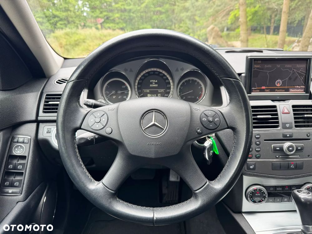 Mercedes-Benz Klasa C 250 CGI Automatik BlueEFFICIENCY Avantgarde - 21