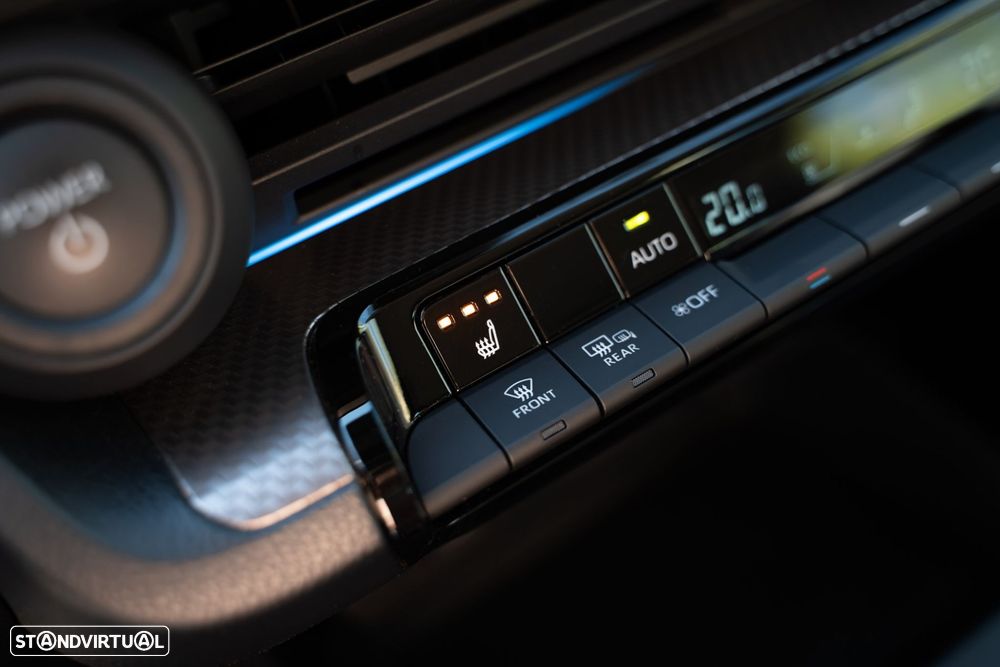 Toyota Prius 2.0 Plug-in Luxury - 25