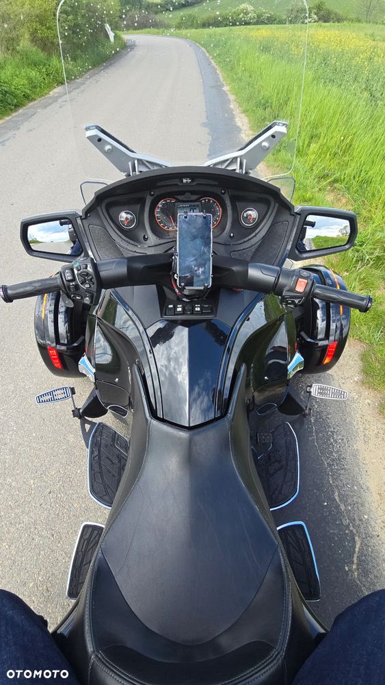 Can-Am Spyder - 25