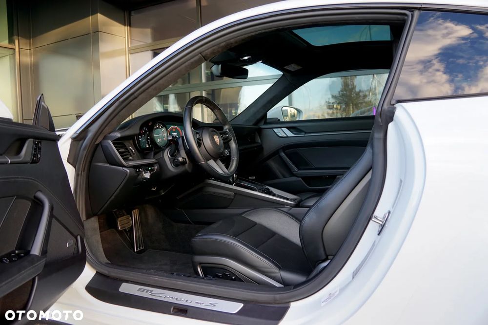 Porsche 911 Carrera 4S - 17