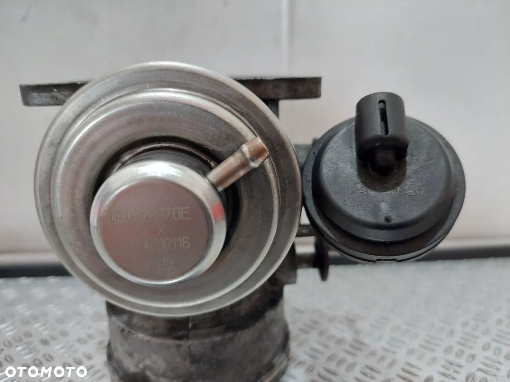 ZAWÓR EGR VW T5 2,5 TDI NR 070128070E - 3