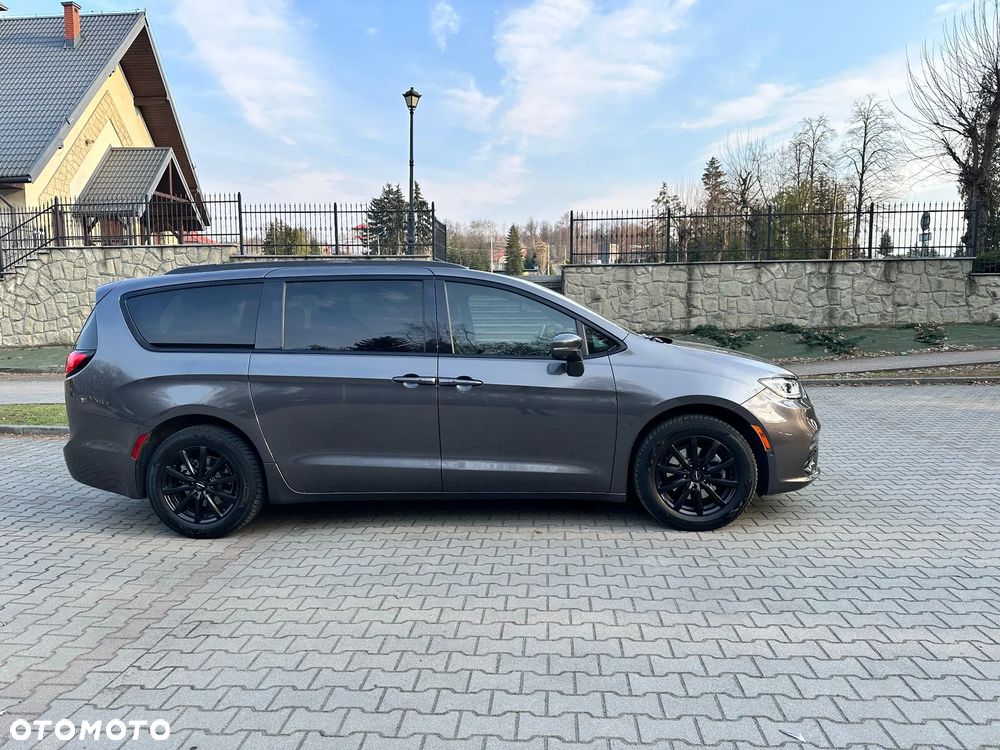 Chrysler Pacifica - 2