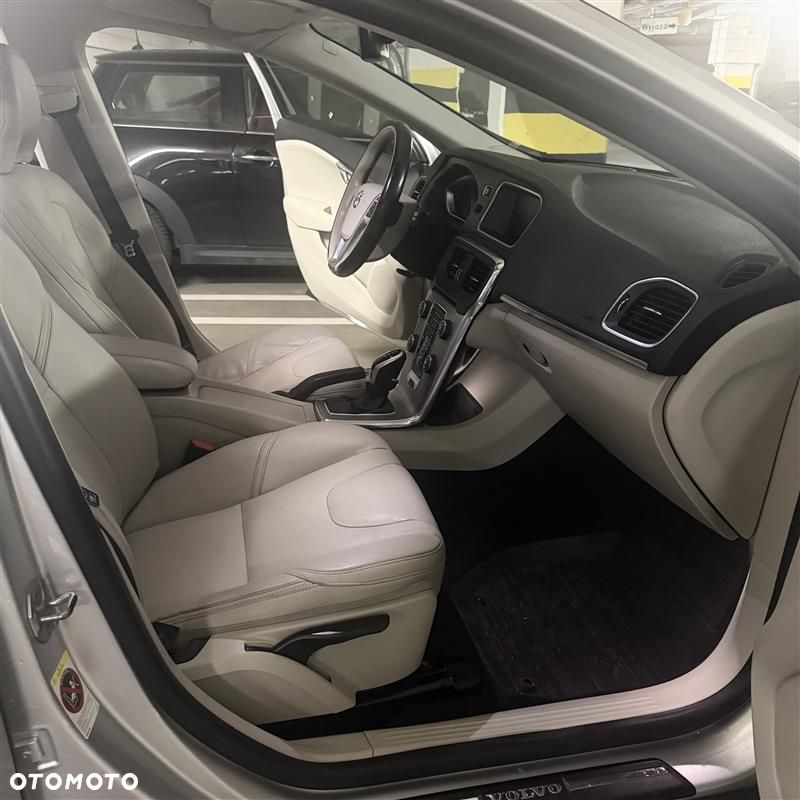 Volvo V40 D2 Drive-E Summum - 5