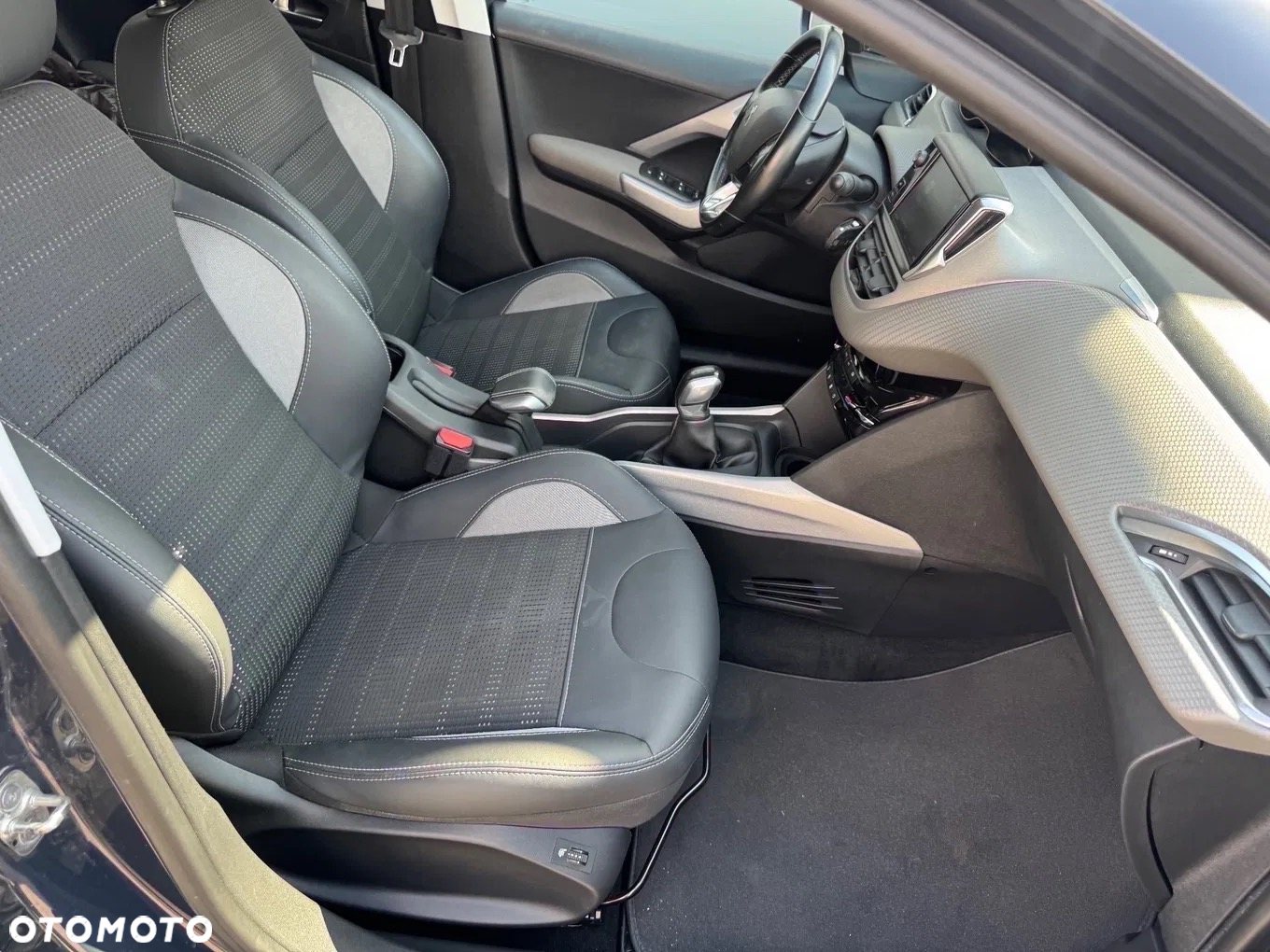 Peugeot 2008 1.2 Pure Tech Active S&S - 32