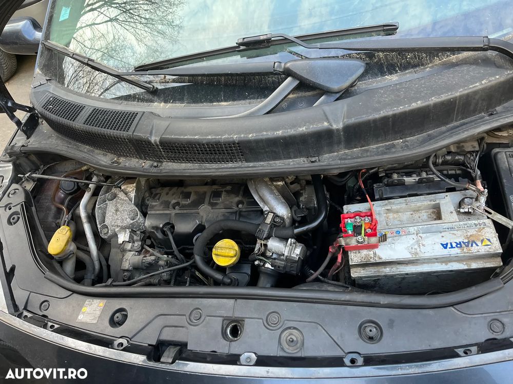 Dezmembrez Renault Megane Scenic facelift 2006 1,9 dci 96KW F9Q-E8 - 11