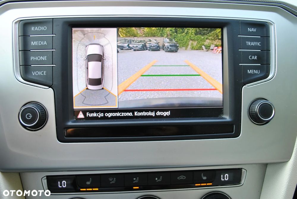 Volkswagen Passat - 25