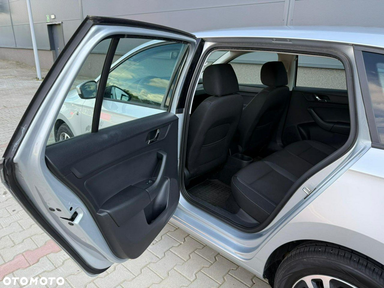 Skoda RAPID 1.2 TSI Ambition - 14