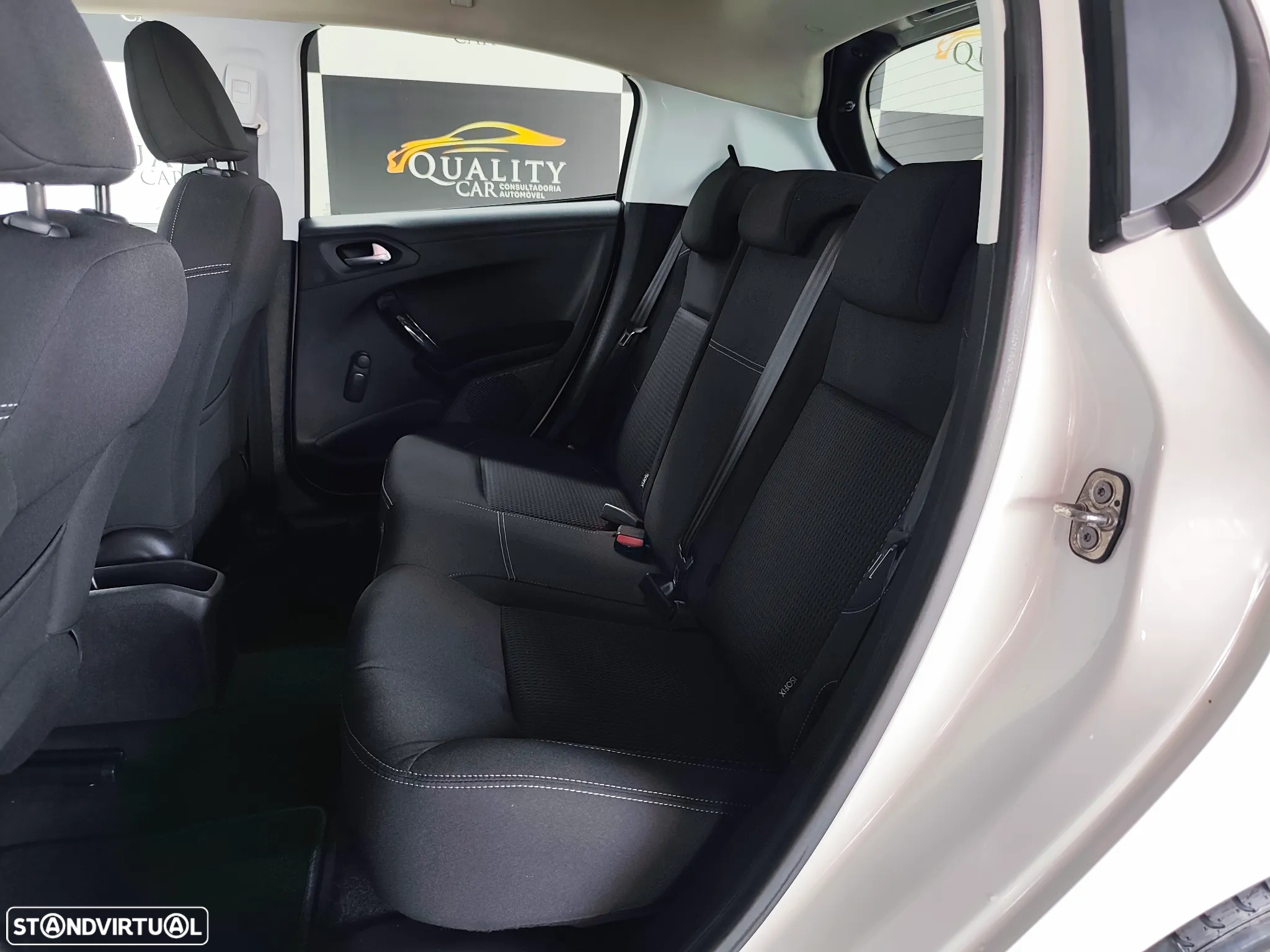 Peugeot 208 1.6 BlueHDi Style - 8