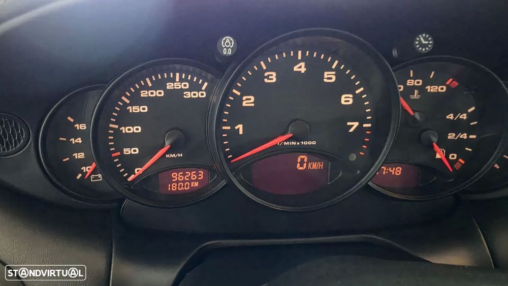 Porsche 911 (996) Carrera - 39
