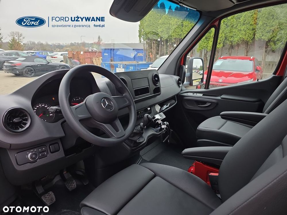 Mercedes-Benz Sprinter - 14