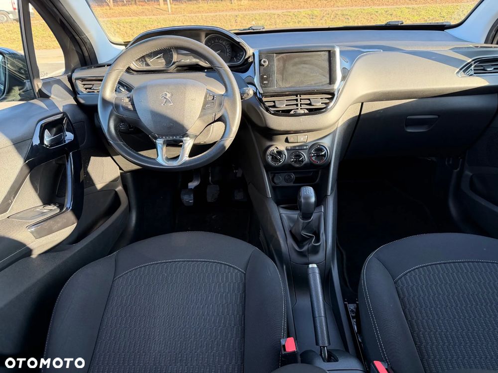 Peugeot 208 - 11