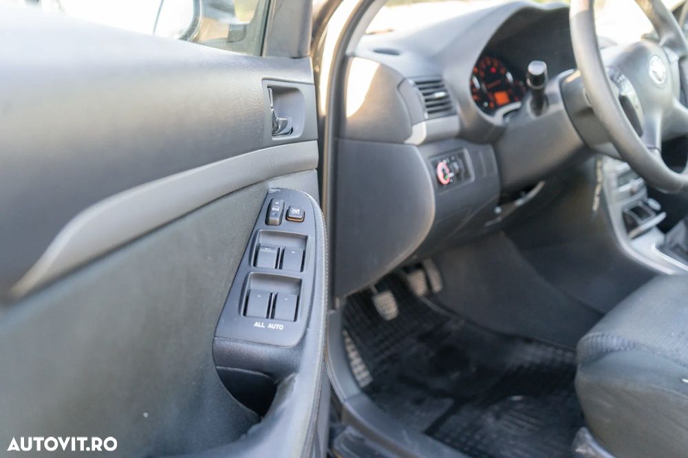 Toyota Avensis 1.6 Comfort - 9