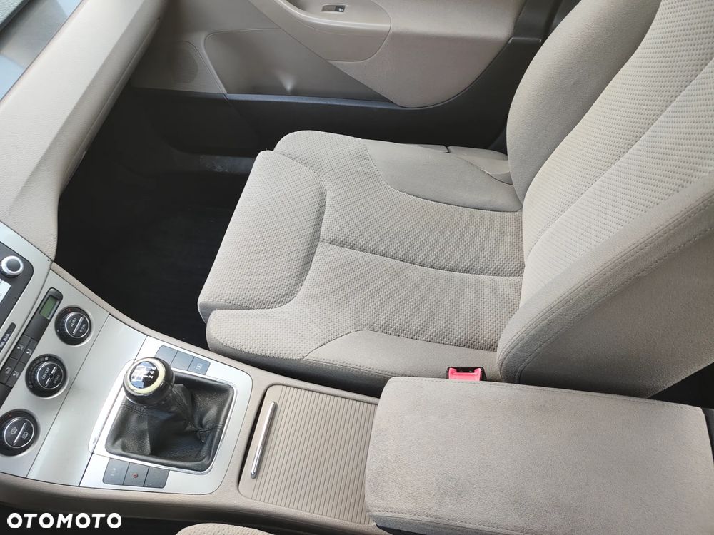 Volkswagen Passat 2.0 FSI Comfortline - 13