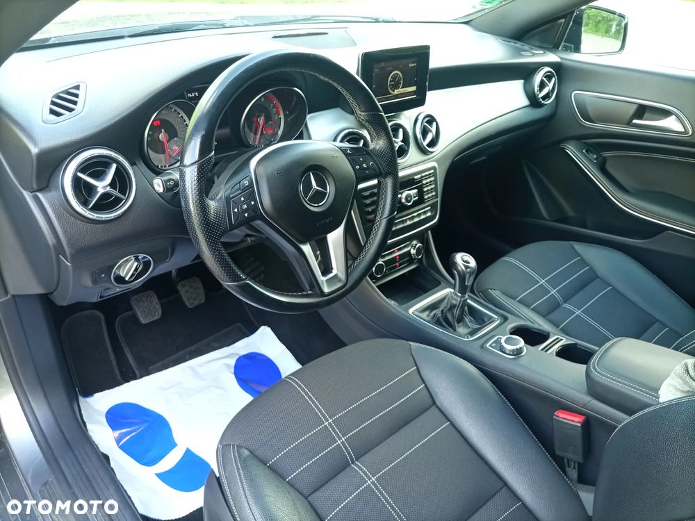 Mercedes-Benz CLA 180 AMG Line - 24