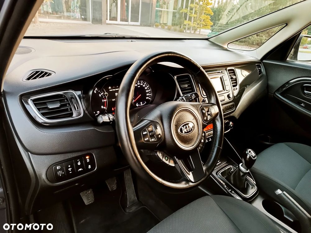 Kia Carens 1.6 GDI Dream Team Edition - 13