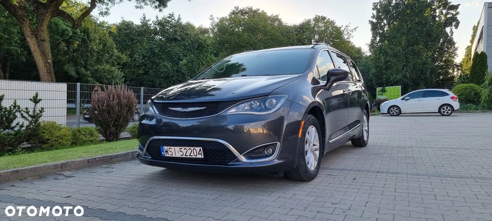 Chrysler Pacifica - 3