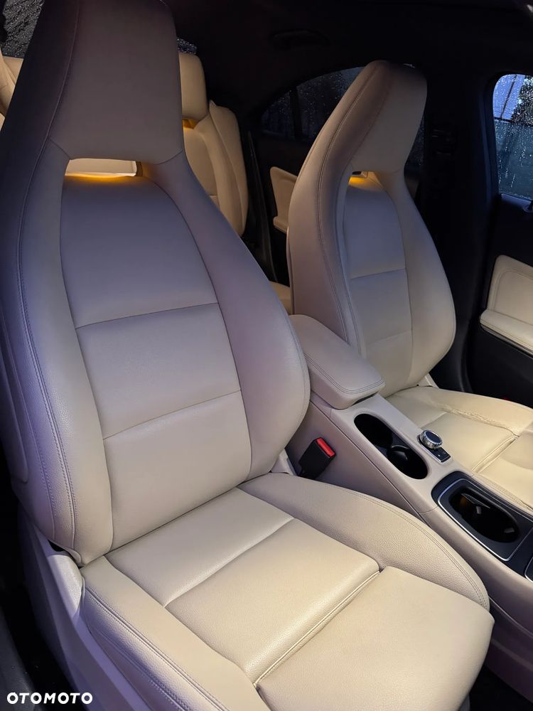 Mercedes-Benz CLA 250 4-Matic - 12