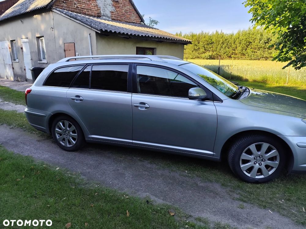 Toyota Avensis 1.8 VVT-i Luna - 4
