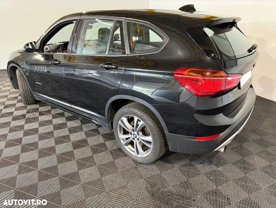 BMW X1 sDrive20i AT - 4