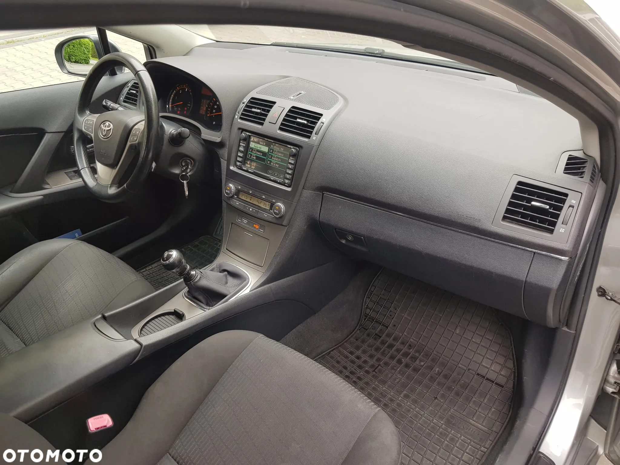 Toyota Avensis 2.0 D-4D Sol+NAVI - 17