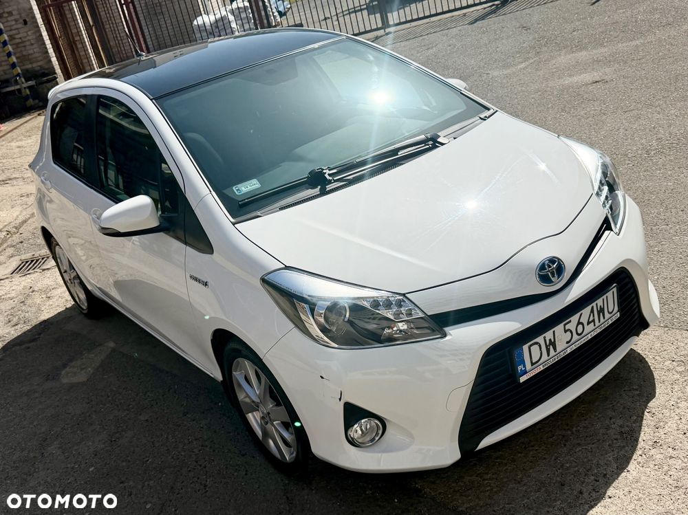 Toyota Yaris Hybrid 100 Dynamic - 2