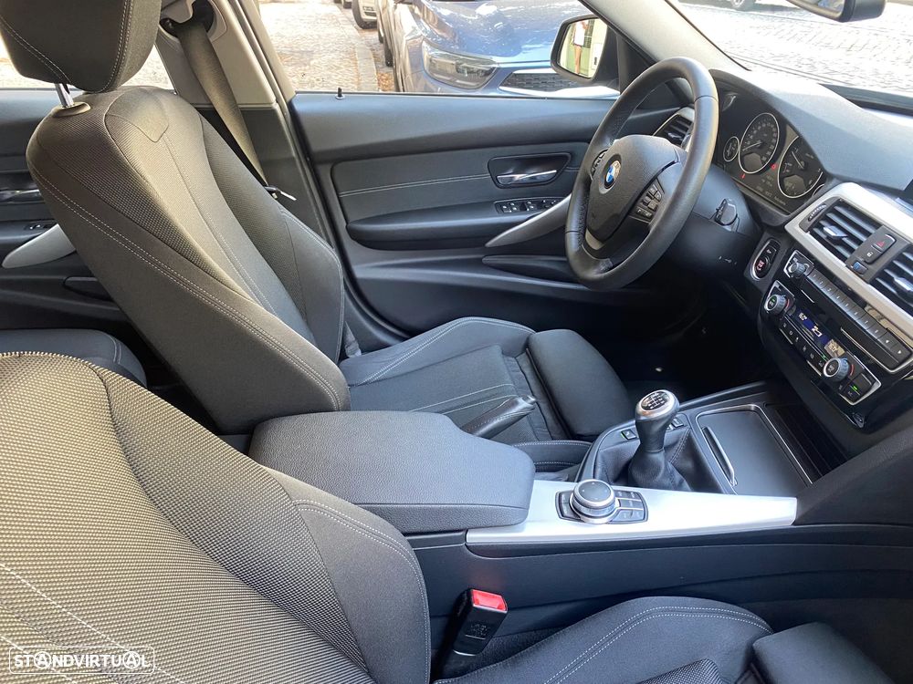 BMW 318 d Touring Ultimate - 24