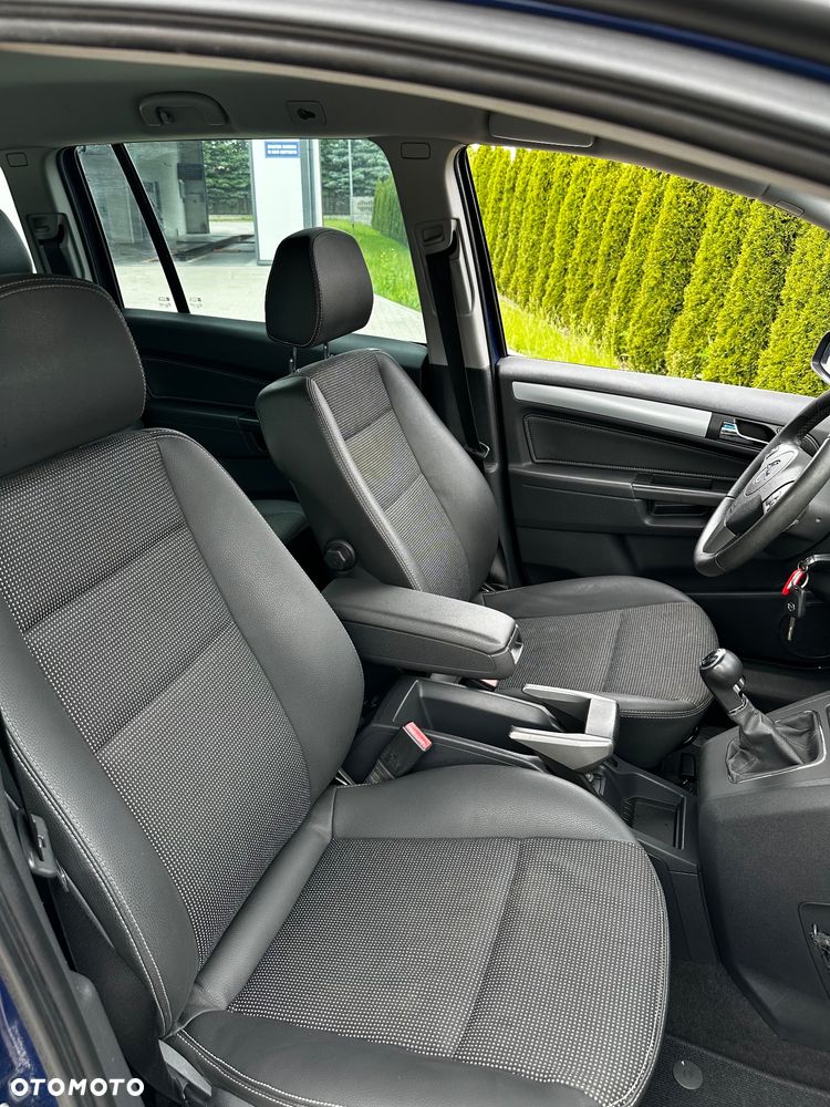 Opel Zafira 1.6 Cosmo - 34