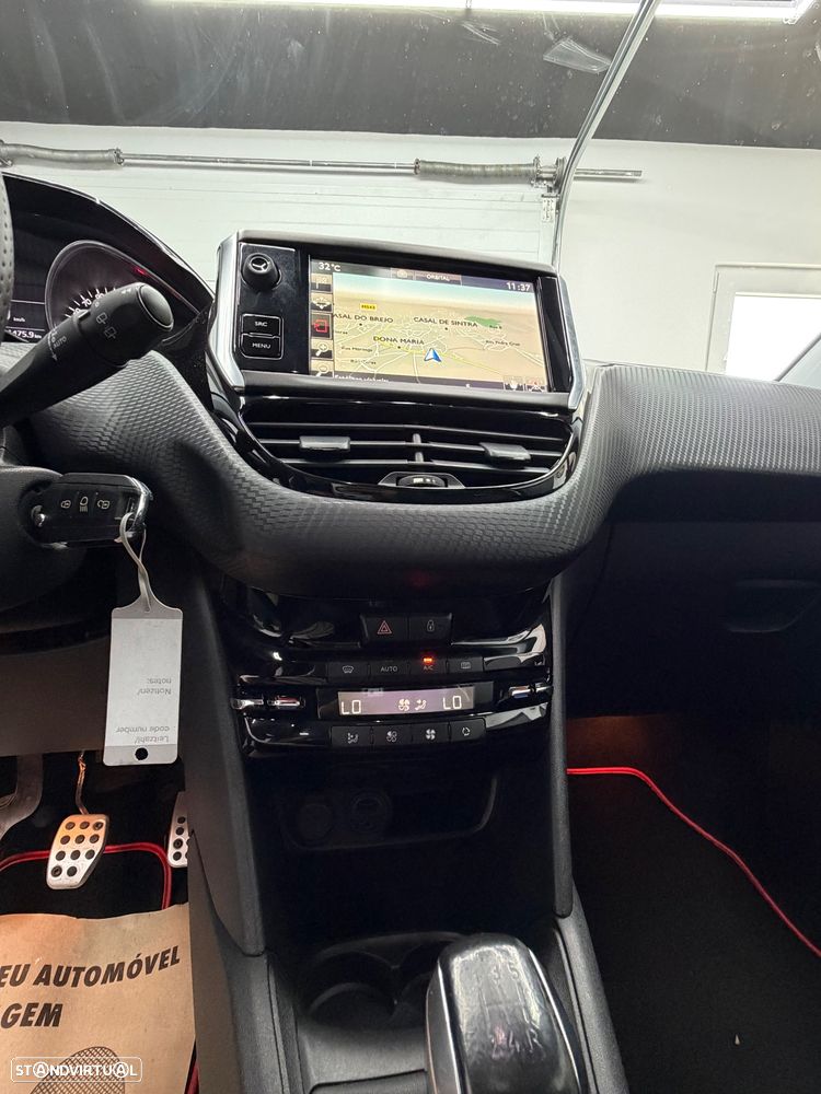 Peugeot 208 1.2 PureTech GT Line - 10