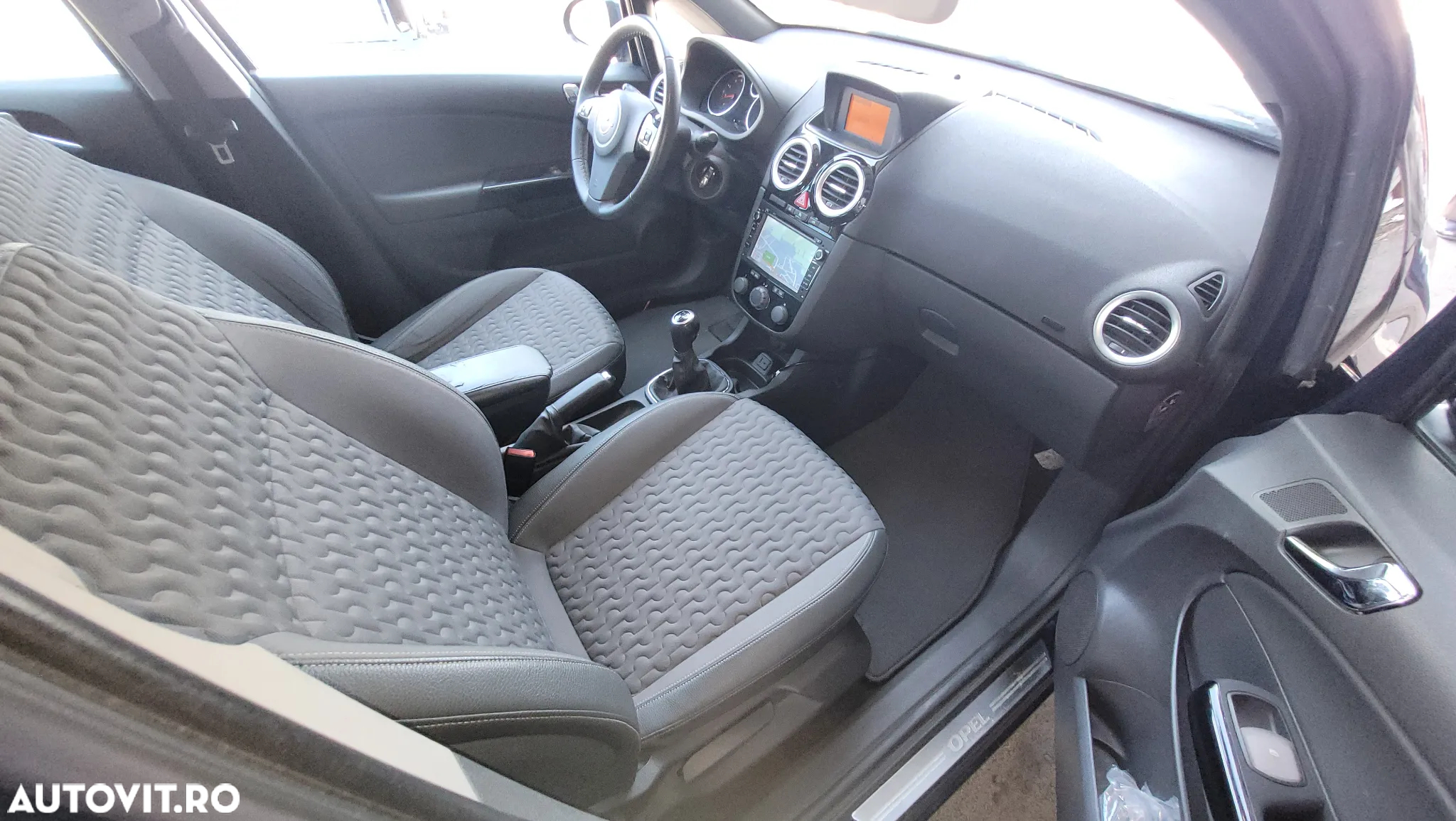 Opel Corsa 1.2 Cosmo - 2