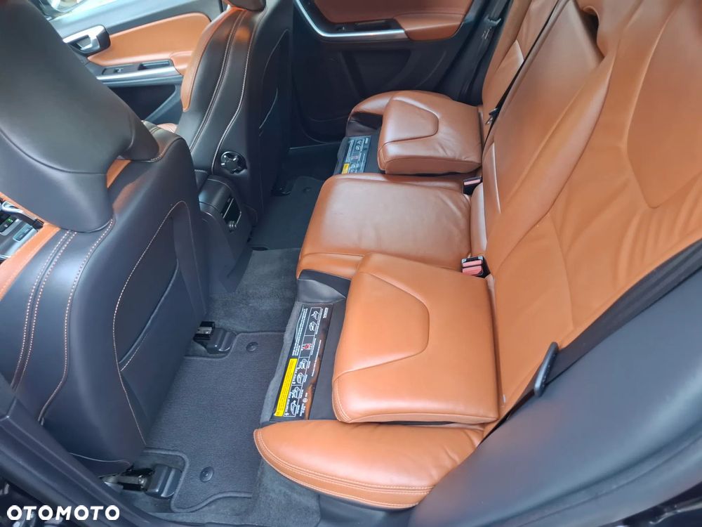 Volvo V60 D6 AWD Plug-in Hybrid R-Design Summum - 5