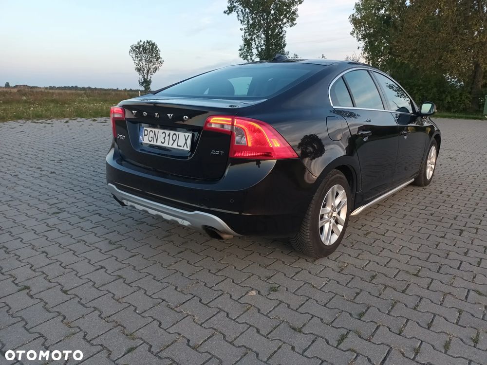 Volvo S60 2.0T R-Design - 5