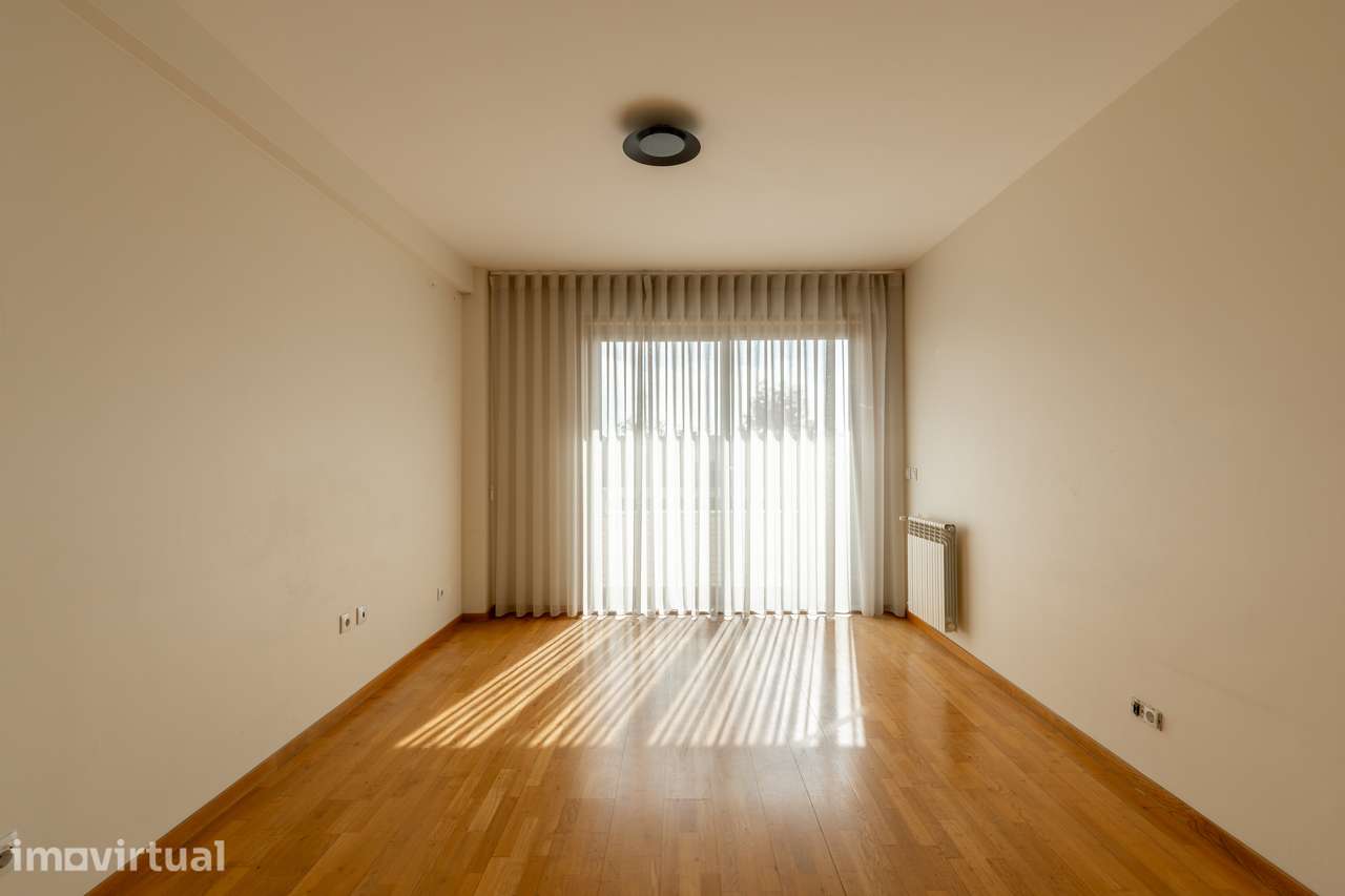 T3+1 com Suite, Closet, 2 WC, Garagem e Arrecadação | Senhora da Hora - Grande imagem: 2/15