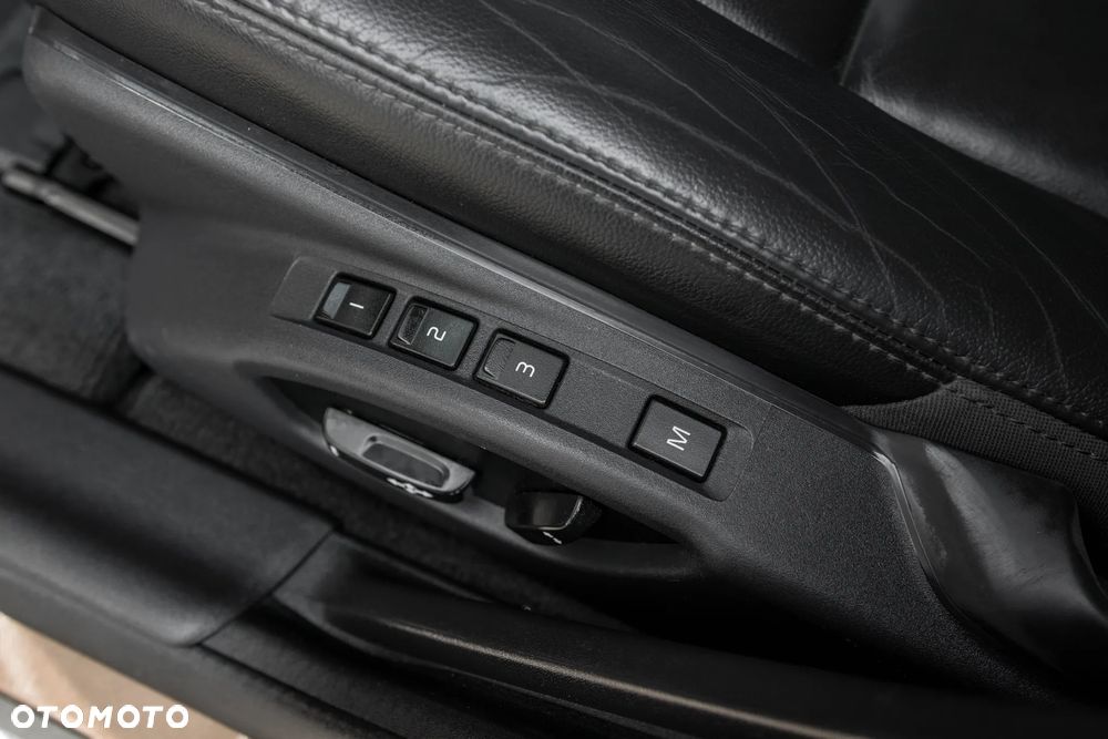 Volvo V60 Cross Country D3 Drive-E Summum - 24