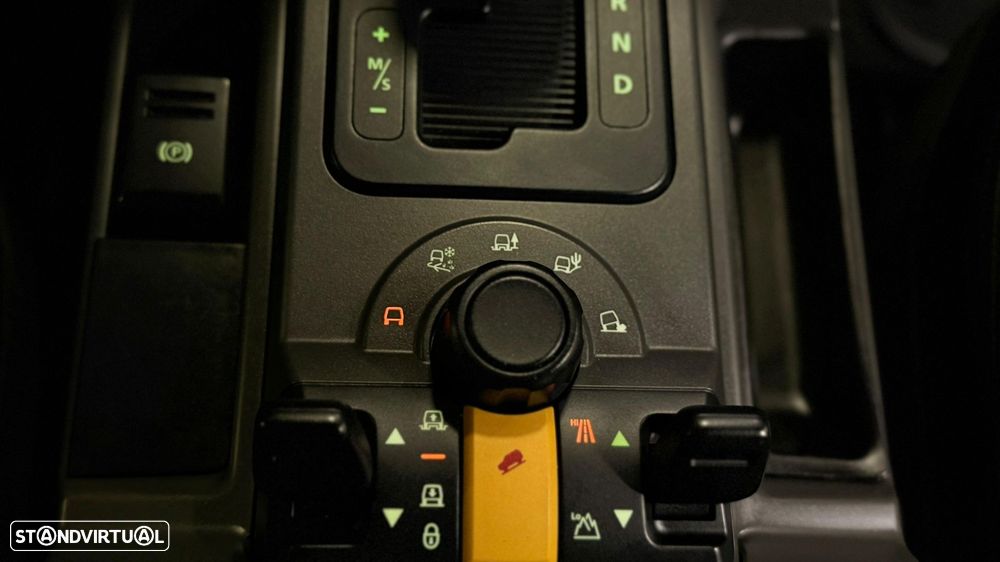 Land Rover Discovery - 30