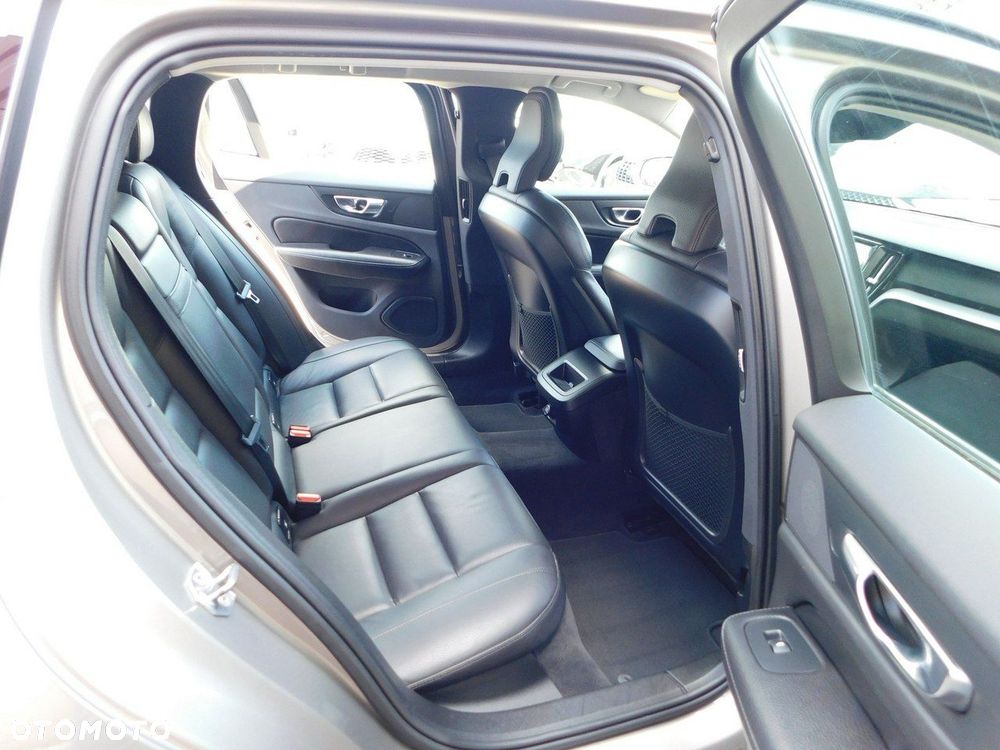 Volvo V60 D3 Momentum Pro - 14
