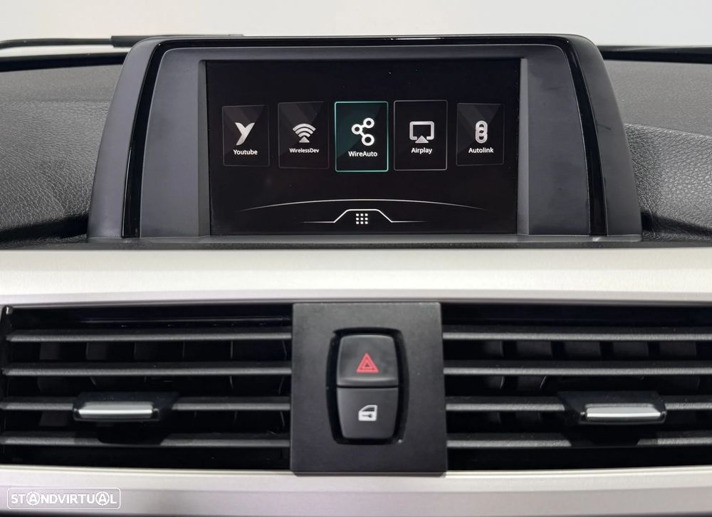 BMW 318 d Line Luxury - 34