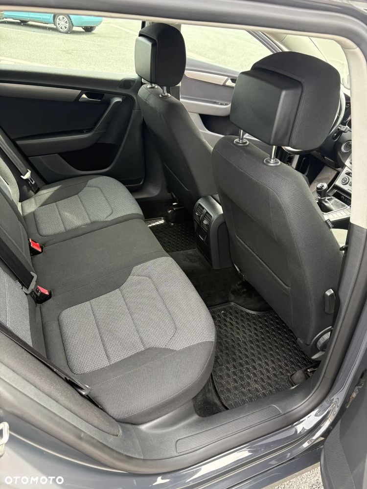 Volkswagen Passat 2.0 TDI BlueMotion Technology Comfortline - 12