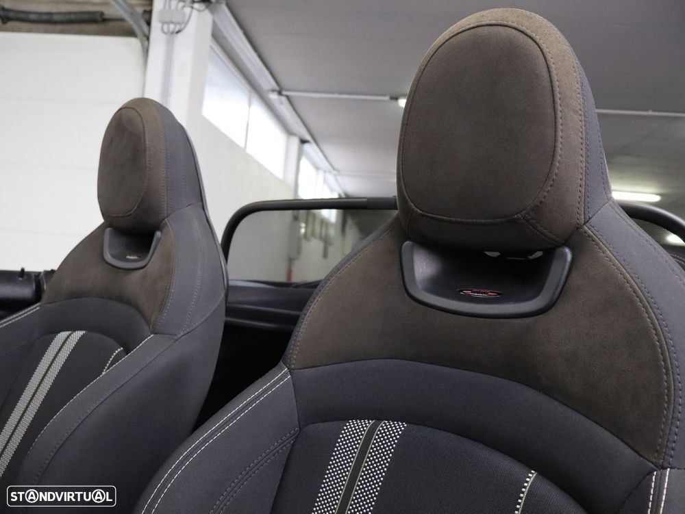 MINI Cabrio Cooper Premium Plus JCW Auto - 33