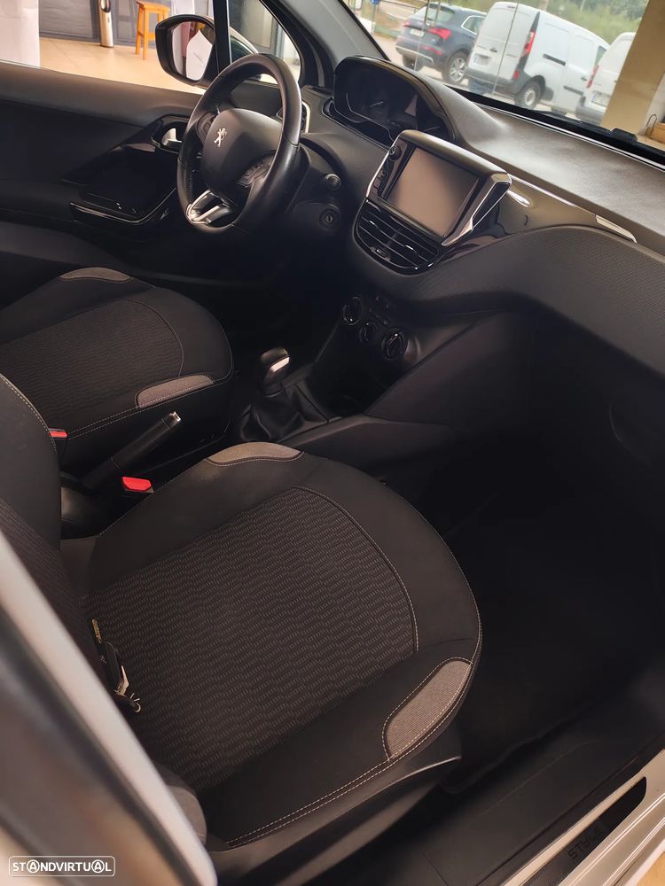 Peugeot 208 1.2 PureTech Style - 13