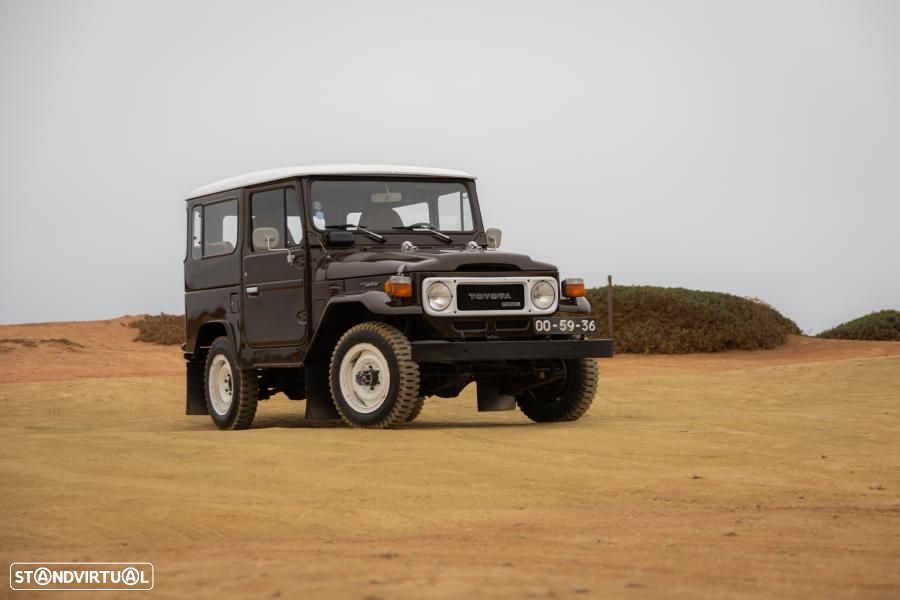 Toyota Land Cruiser - 32