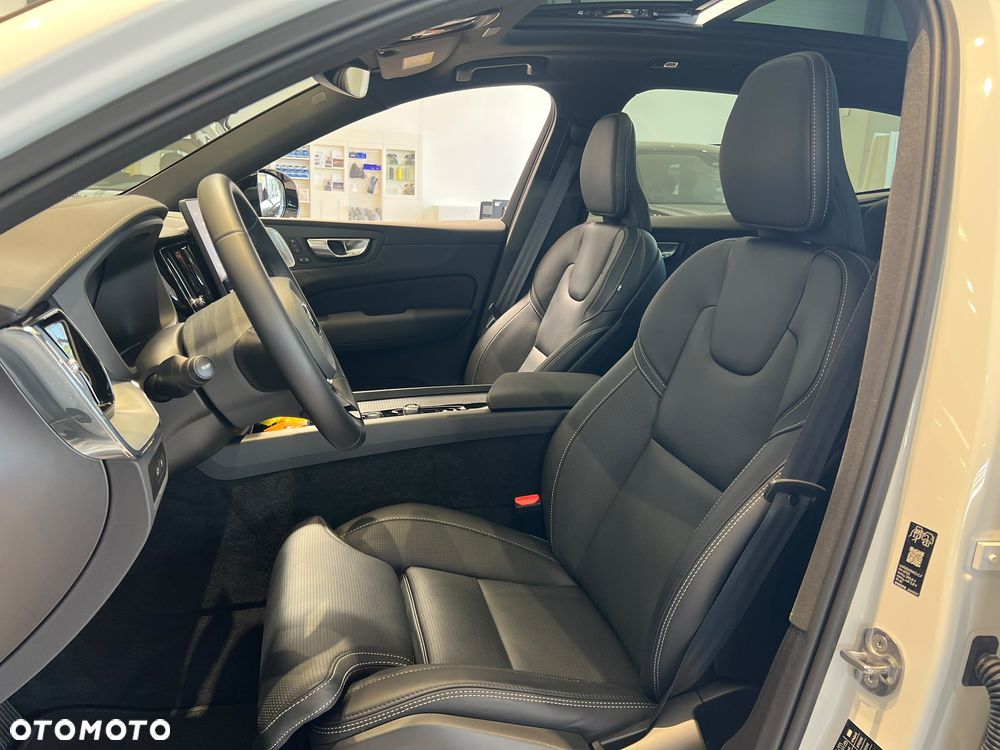 Volvo XC 60 T8 Plug-In Hybrid AWD Plus Black Edition - 19