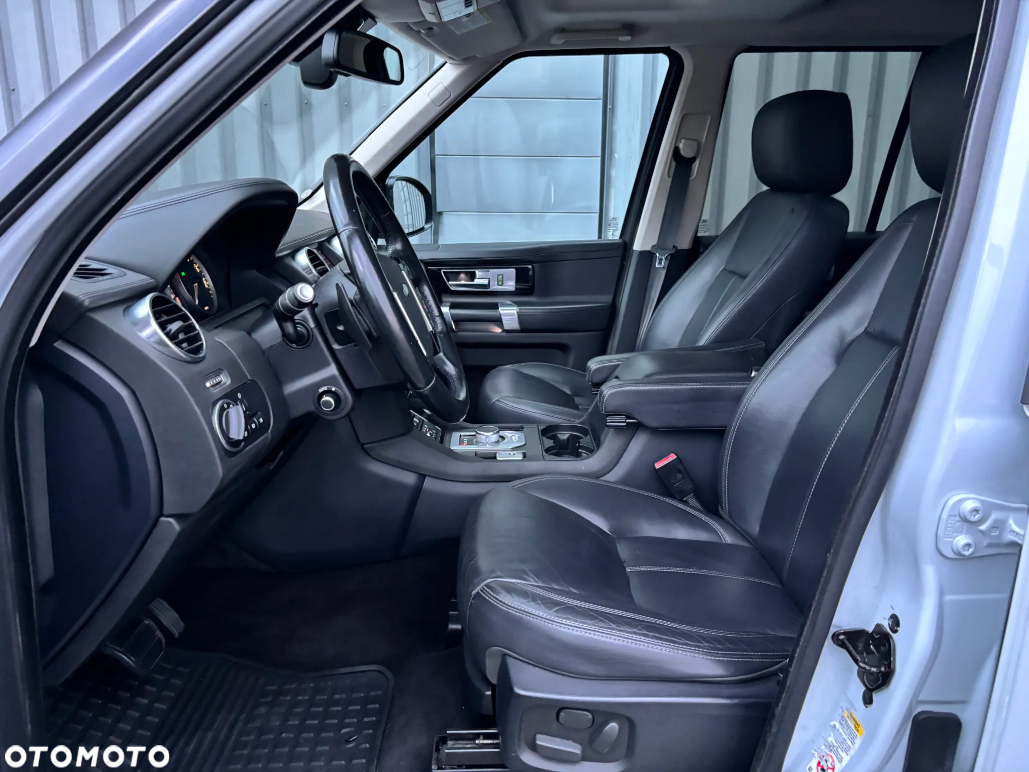 Land Rover Discovery IV 3.0 V6 SC Landmark - 12