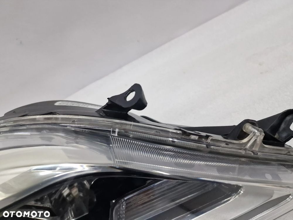 TOYOTA SIENNA SE 15- PRAWA LAMPA PRZEDNIA PRZÓD , NR AUKCJI LA317 - 4