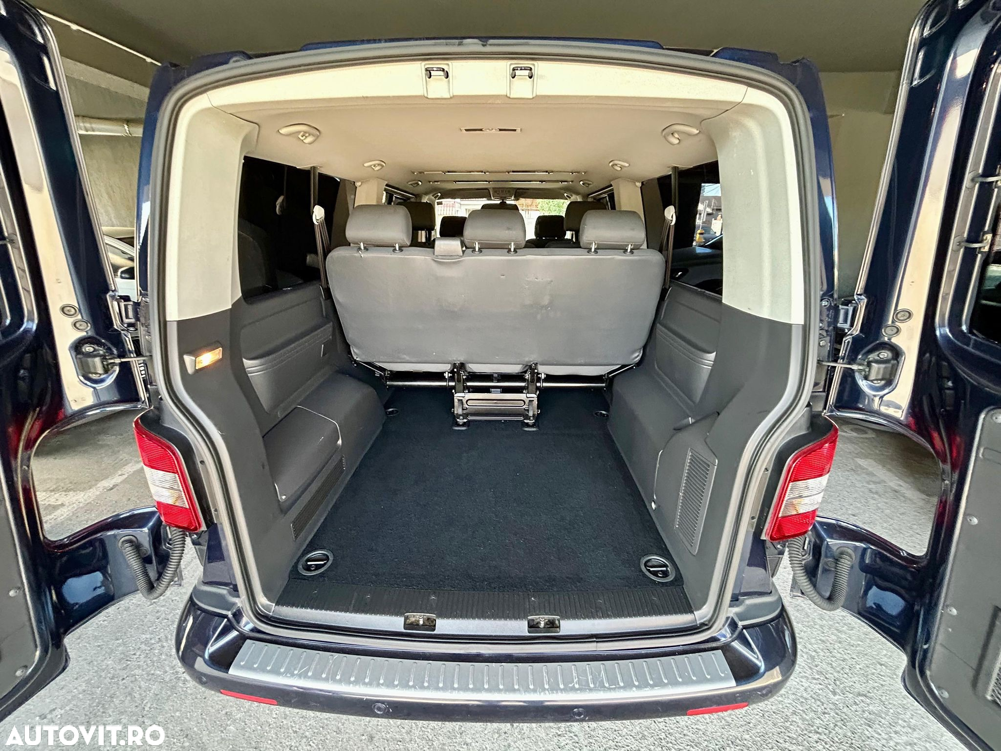 Volkswagen Caravelle - 7