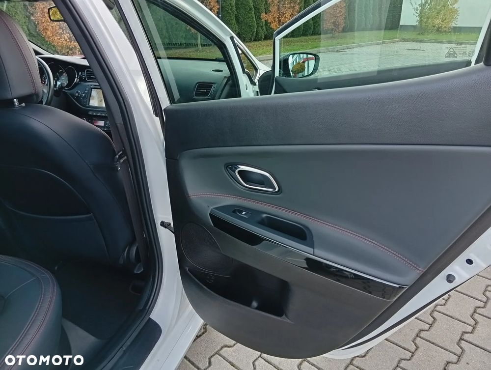 Kia Ceed Cee'd 1.6 T-GDI GT - 27