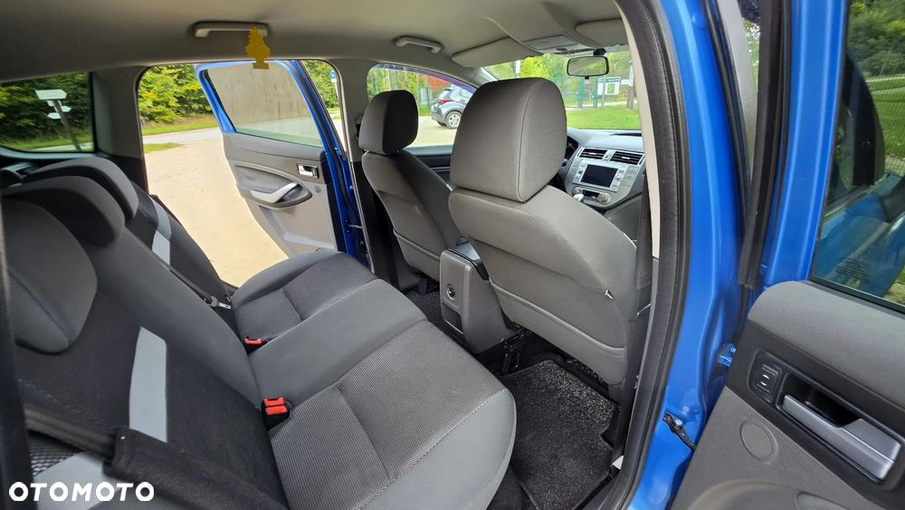 Ford Kuga - 36