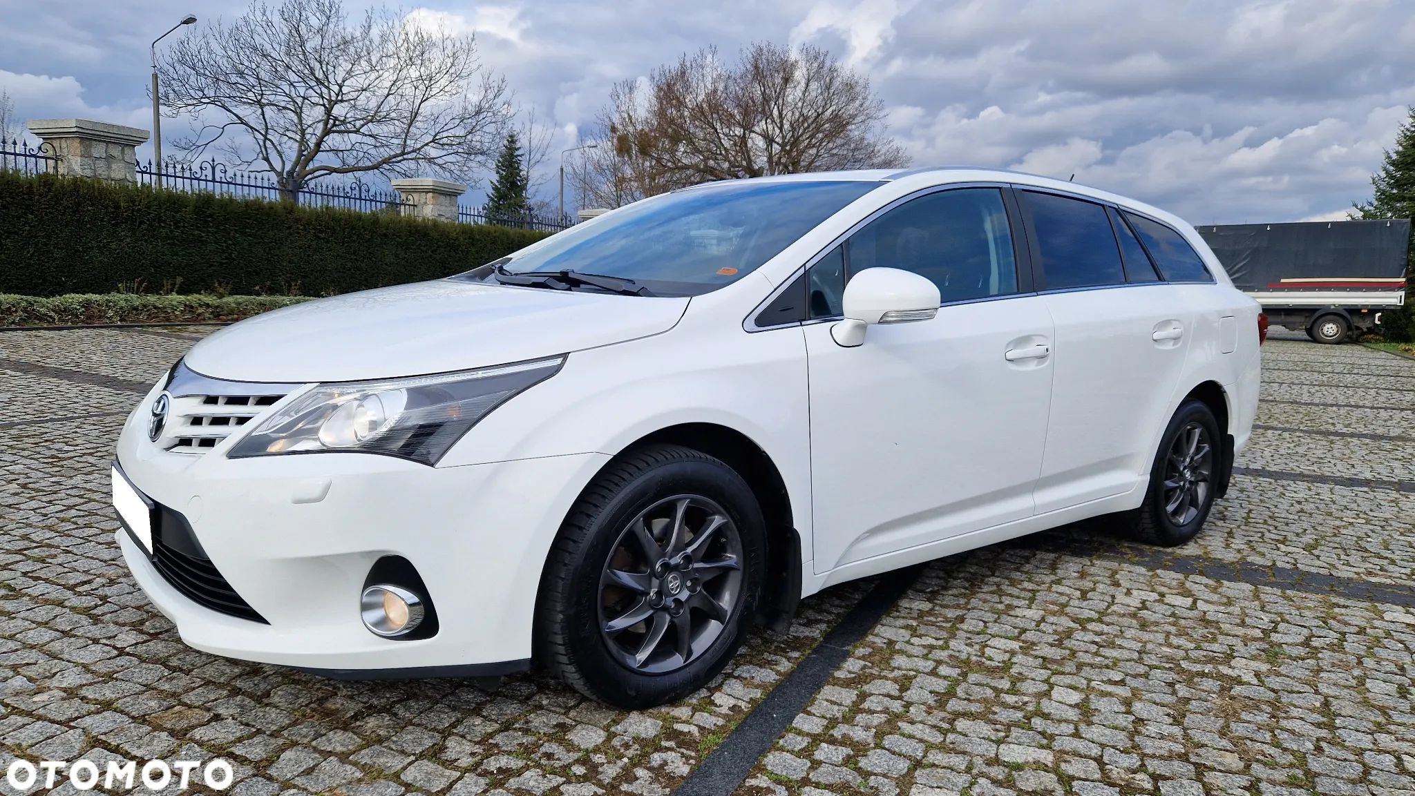 Toyota Avensis 2.0 D-4D Premium - 1