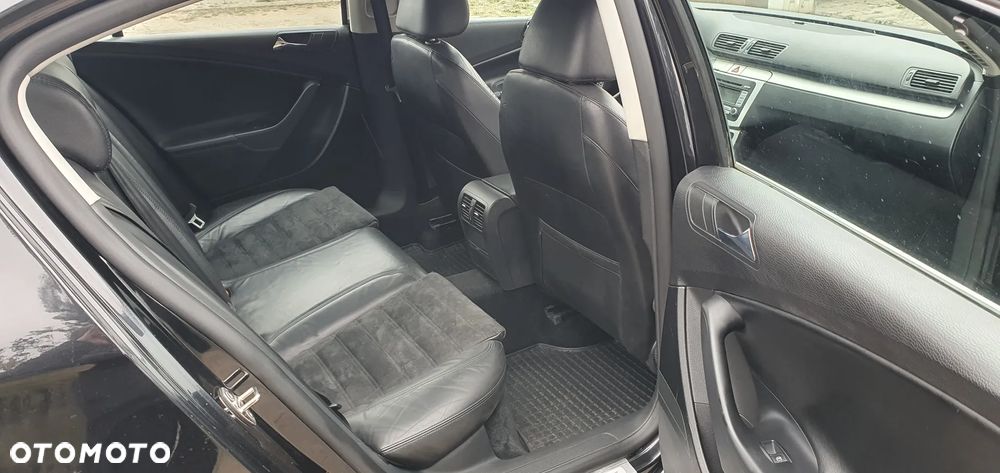 Volkswagen Passat 2.0 TDI DPF Sportline - 13