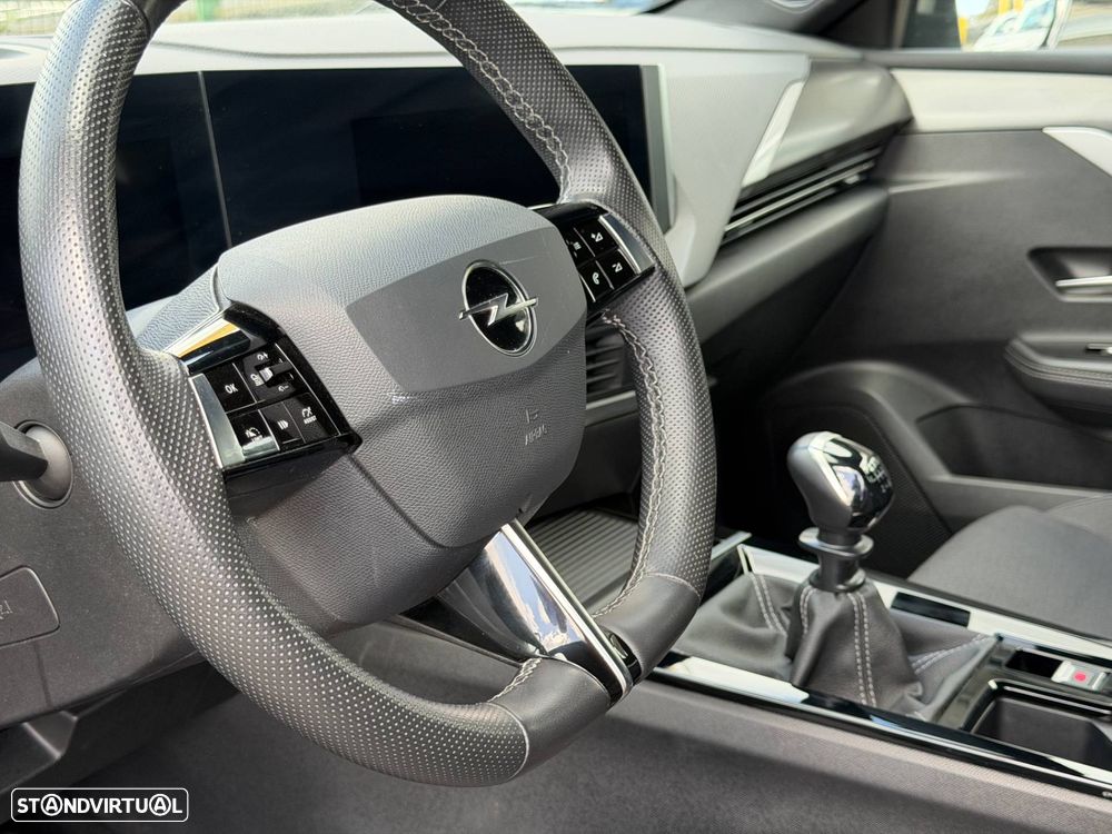 Opel Astra 1.2 T GS Line - 19