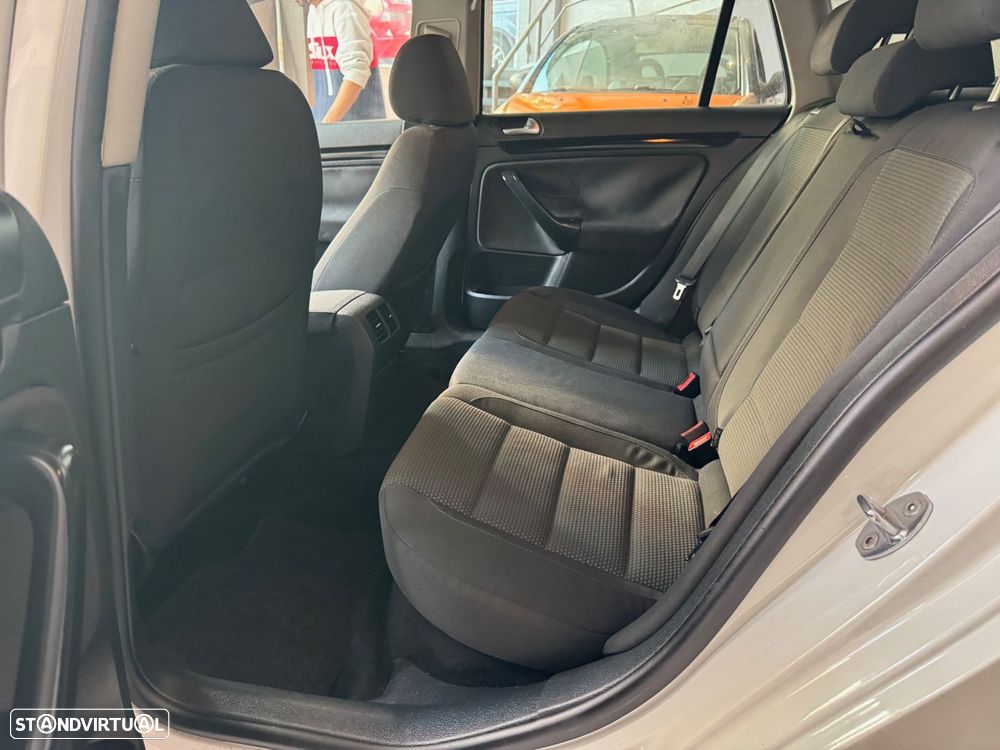 VW Golf Variant 1.6 TDi Confortline - 23